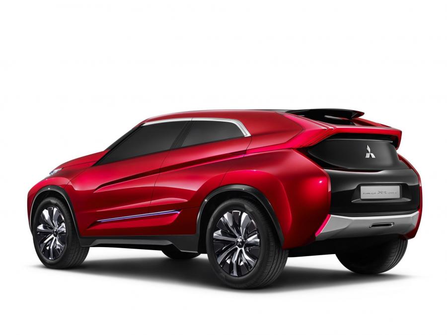  Mitsubishi Concept XR-PHEV 2013 года  (фото 3 из 7)